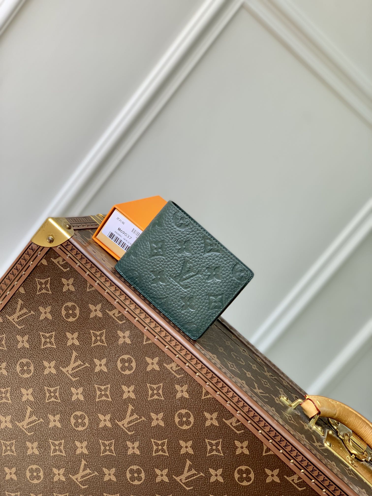 Where to Buy
 Louis Vuitton Wallet Card pack Green Taurillon M69037