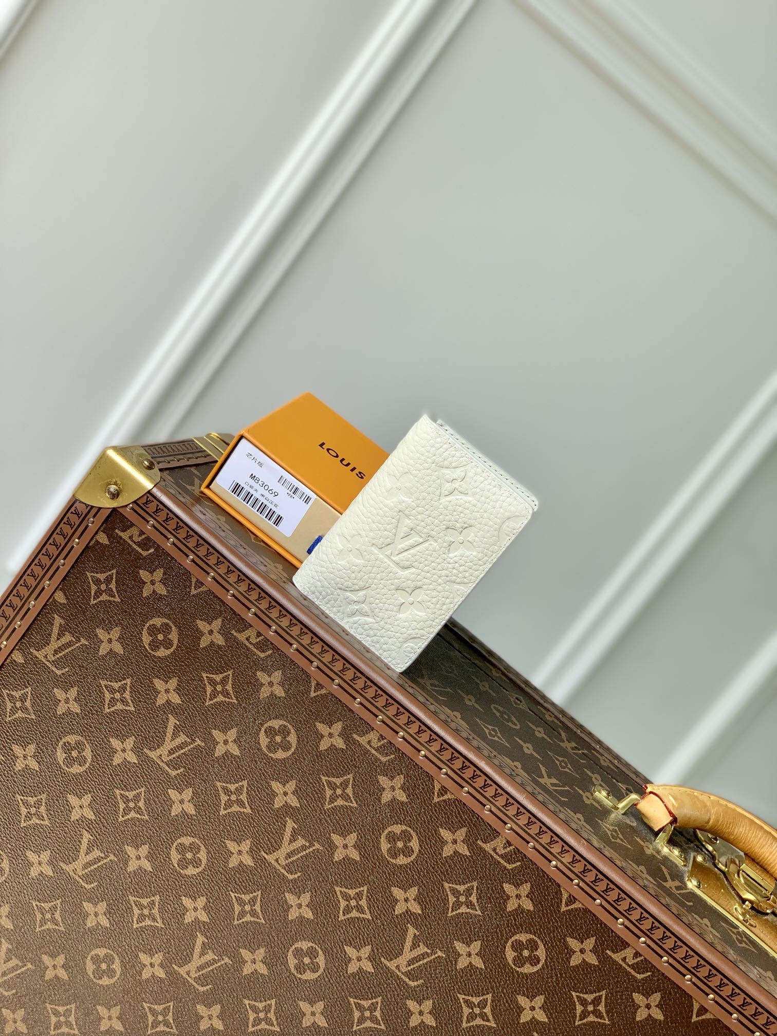 Louis Vuitton Wallet Beige White Taurillon M83069