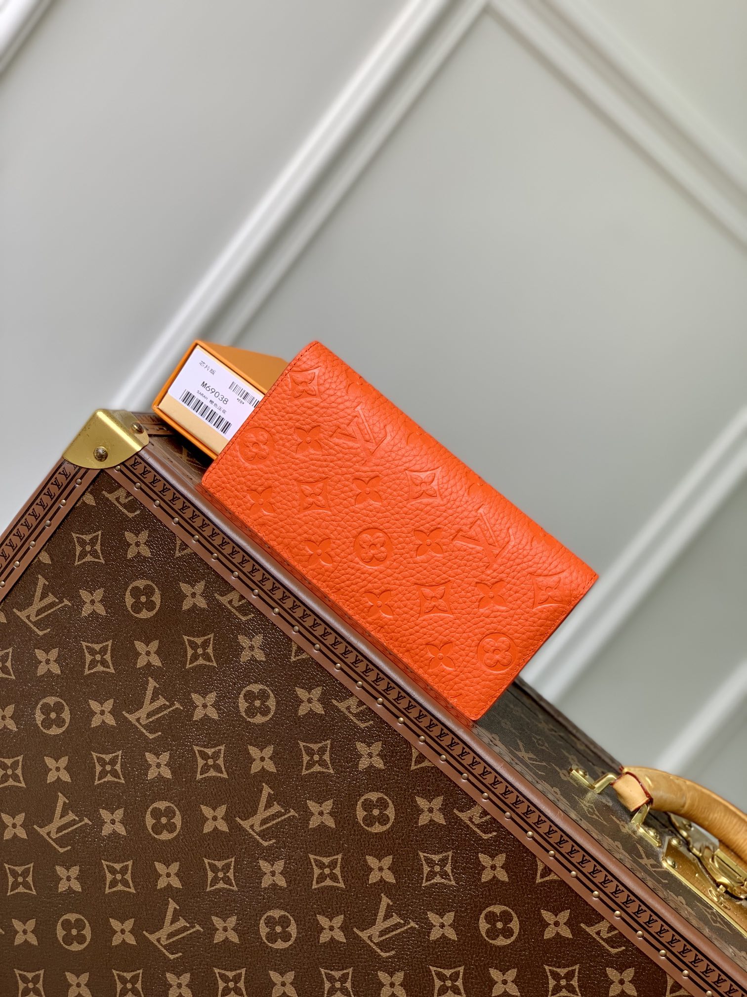 Wallet Orange Taurillon M69038