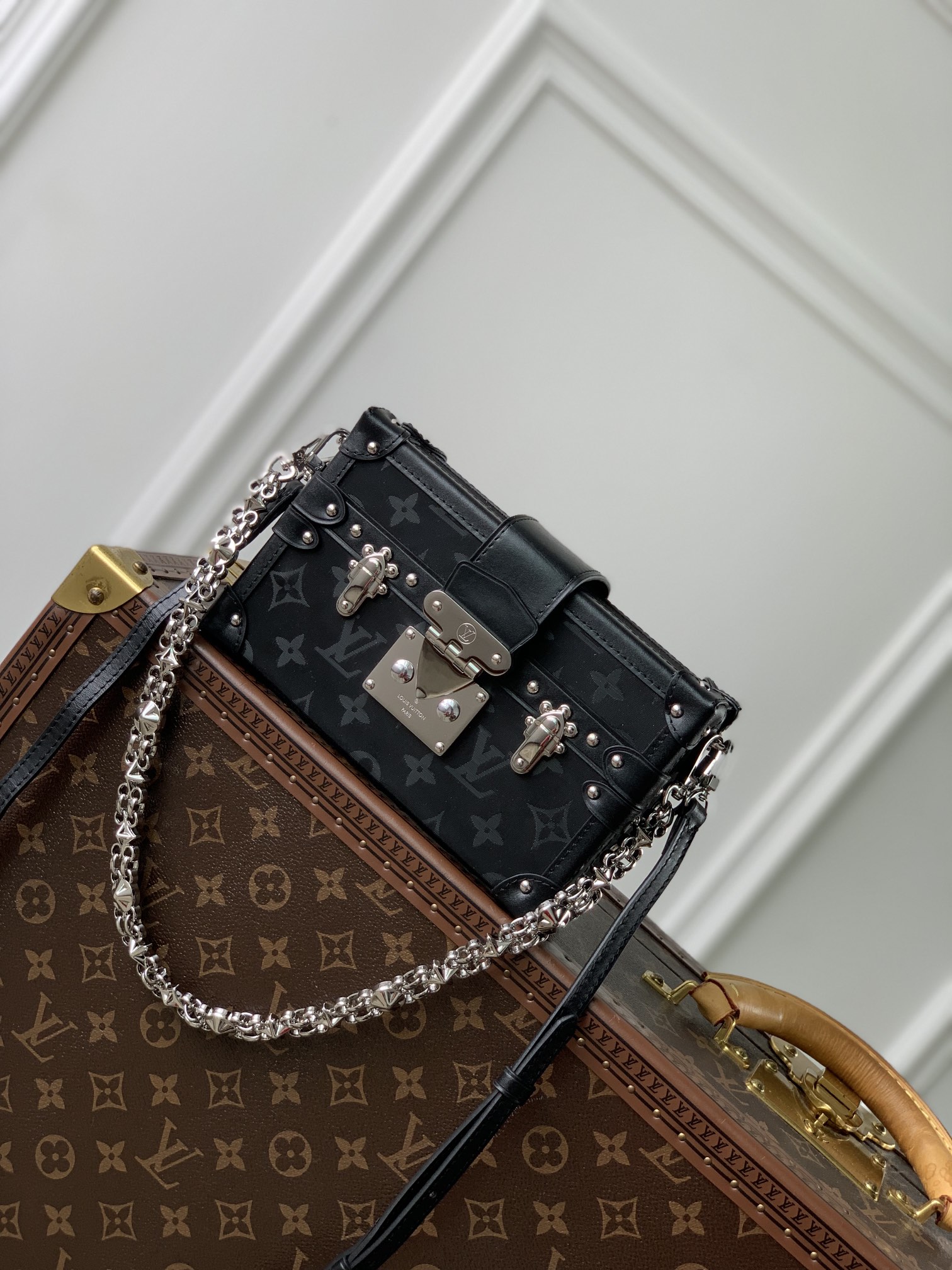 Louis Vuitton LV Petite Malle Tassen handtassen Koeienhuid Kettingen M11324