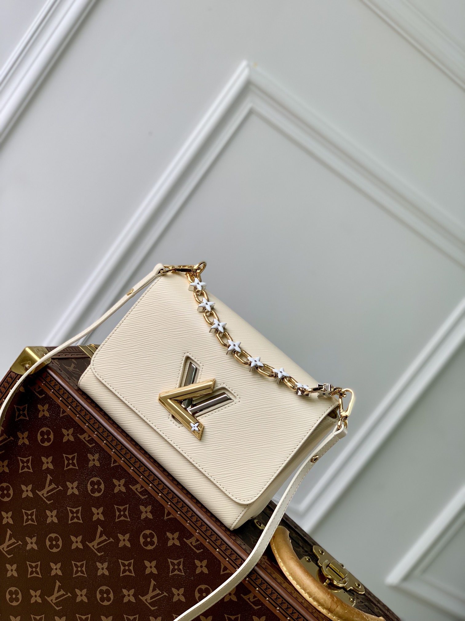 Louis Vuitton Tassen handtassen Beige Wit Epi Lentecollectie LV Twist M24043