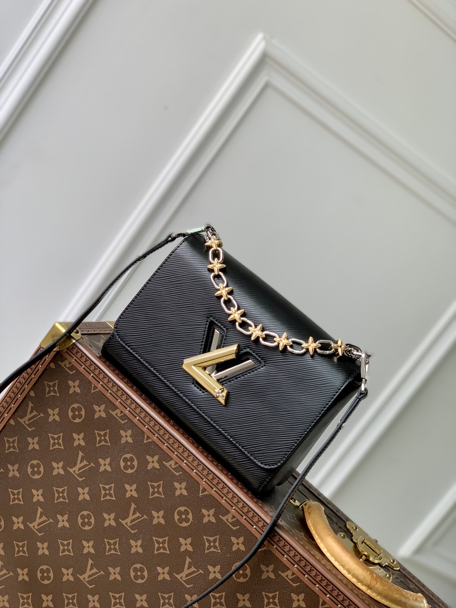 Louis Vuitton Tassen handtassen Zwart Epi Lentecollectie LV Twist M24044