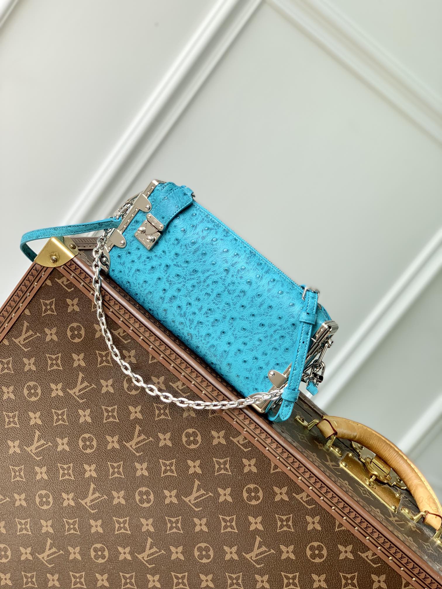 Louis Vuitton Sacs À Main Bleu Cuir de vache La chaîne M25445