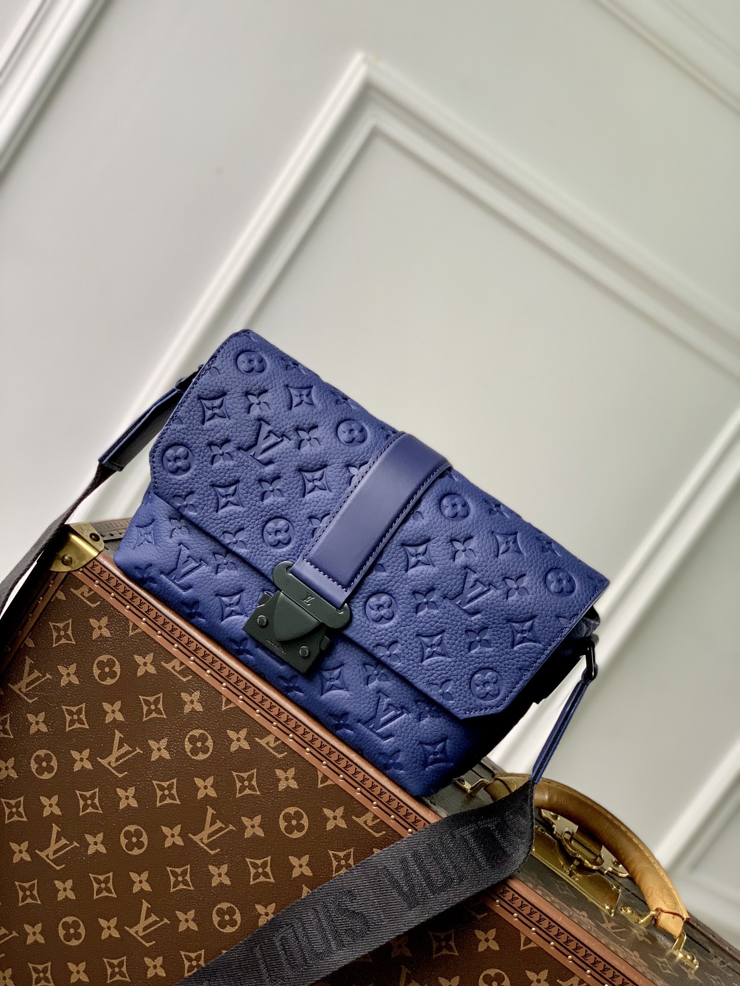 Louis Vuitton Sacs Besace Bleu profond Taurillon M24439