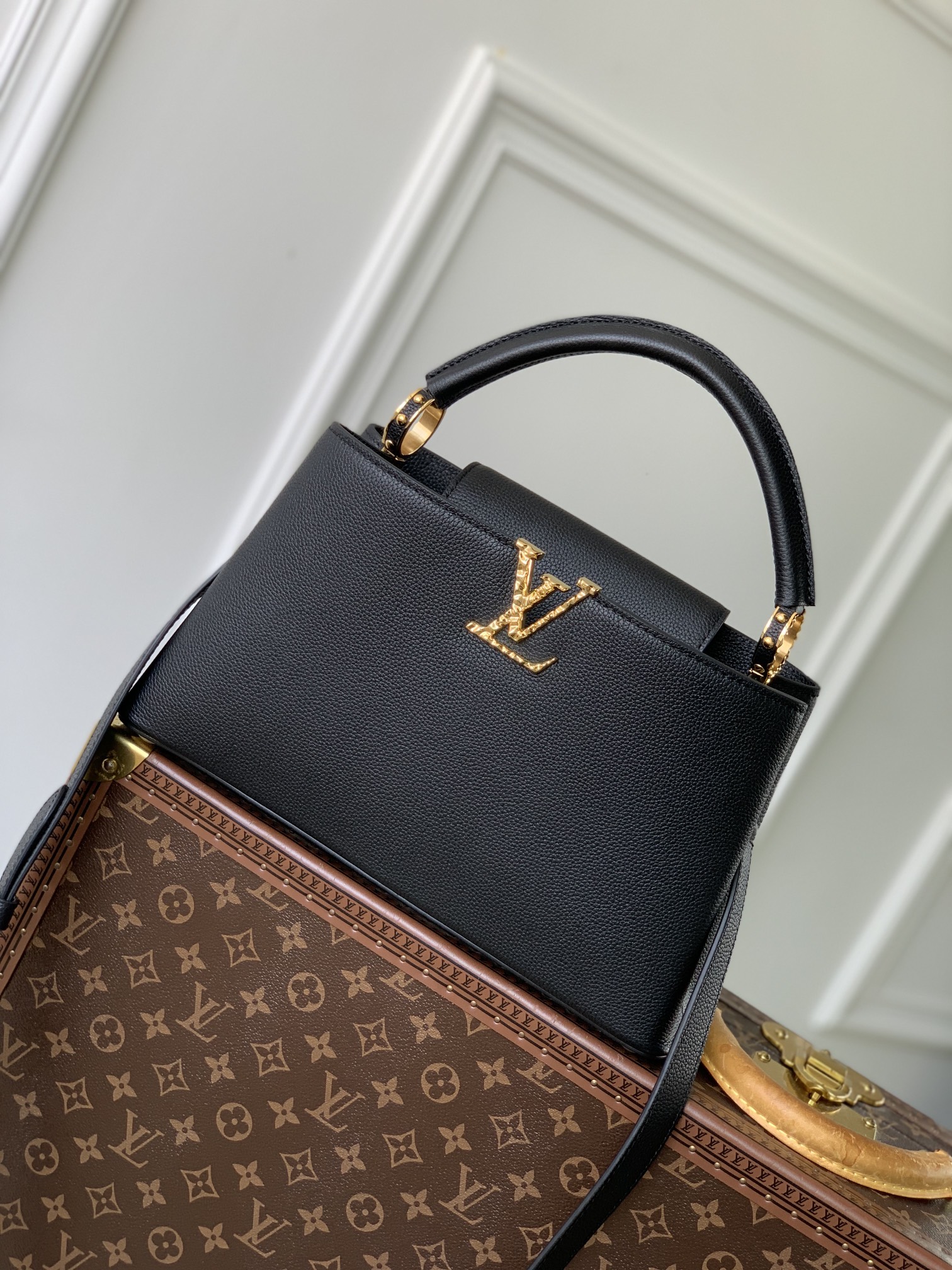 Mode ontwerper
 Louis Vuitton LV Capucines Tassen handtassen Zwart Koeienhuid