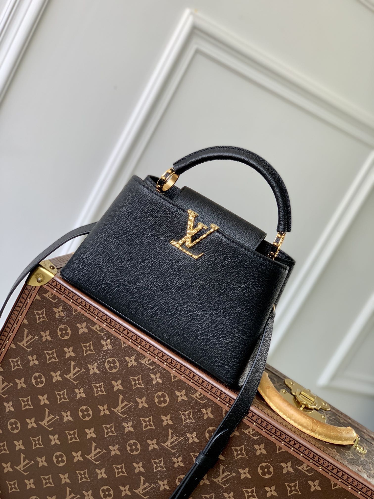 Louis Vuitton LV Capucines Tassen handtassen Zwart Koeienhuid