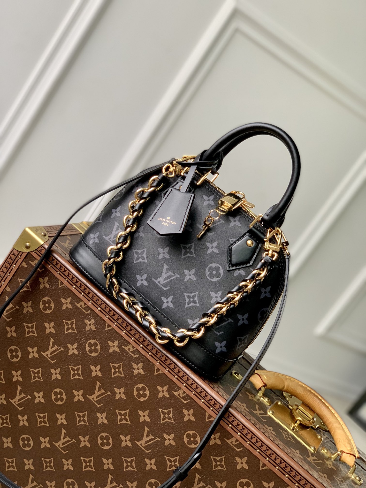 Louis Vuitton LV Alma BB Tassen handtassen Zwart Weven Koeienhuid Kettingen M12561