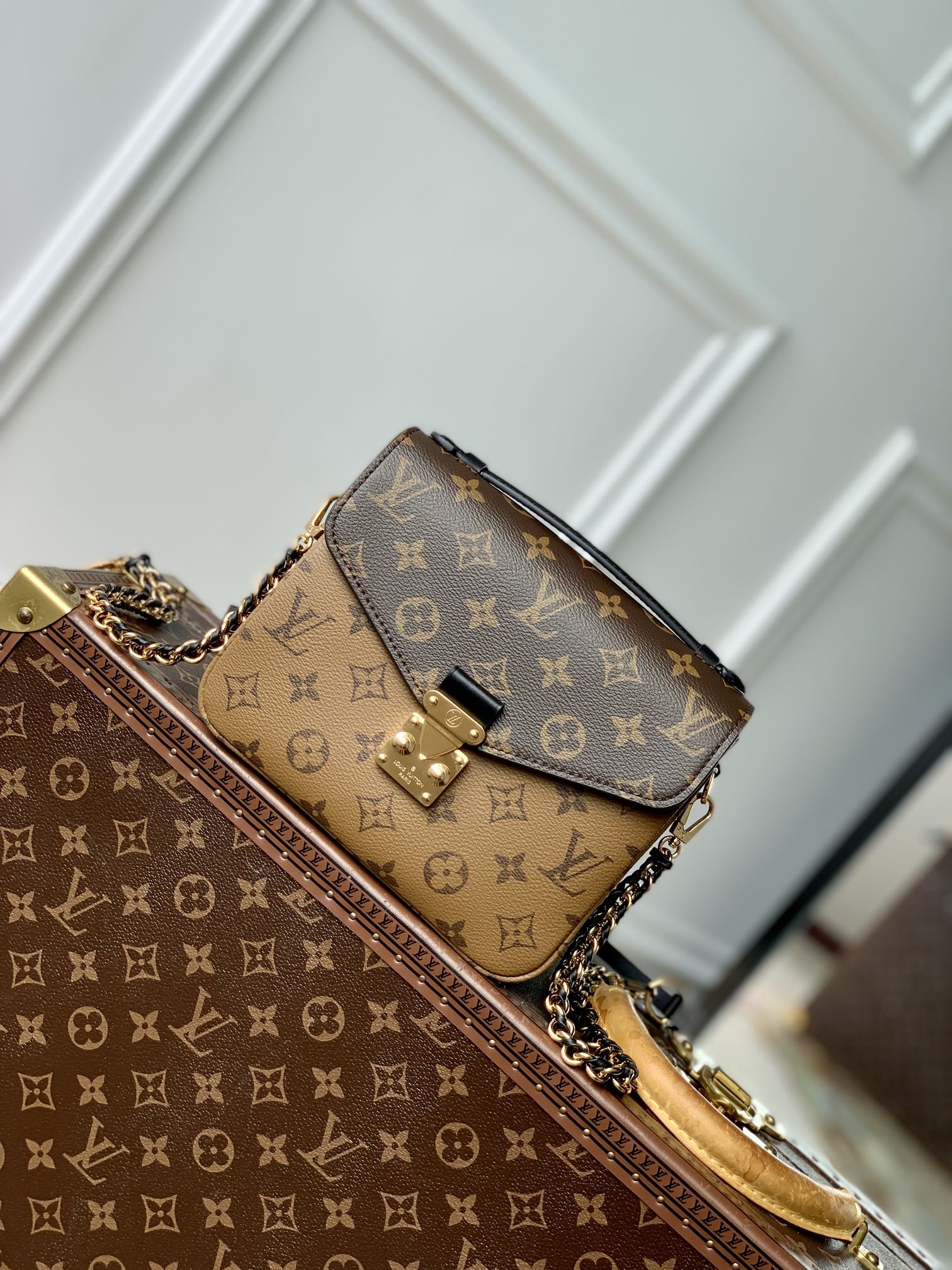 Louis Vuitton LV Pochette MeTis Tassen Rugtassen handtassen Polijsten Monogram Reverse Canvas Weven Kettingen