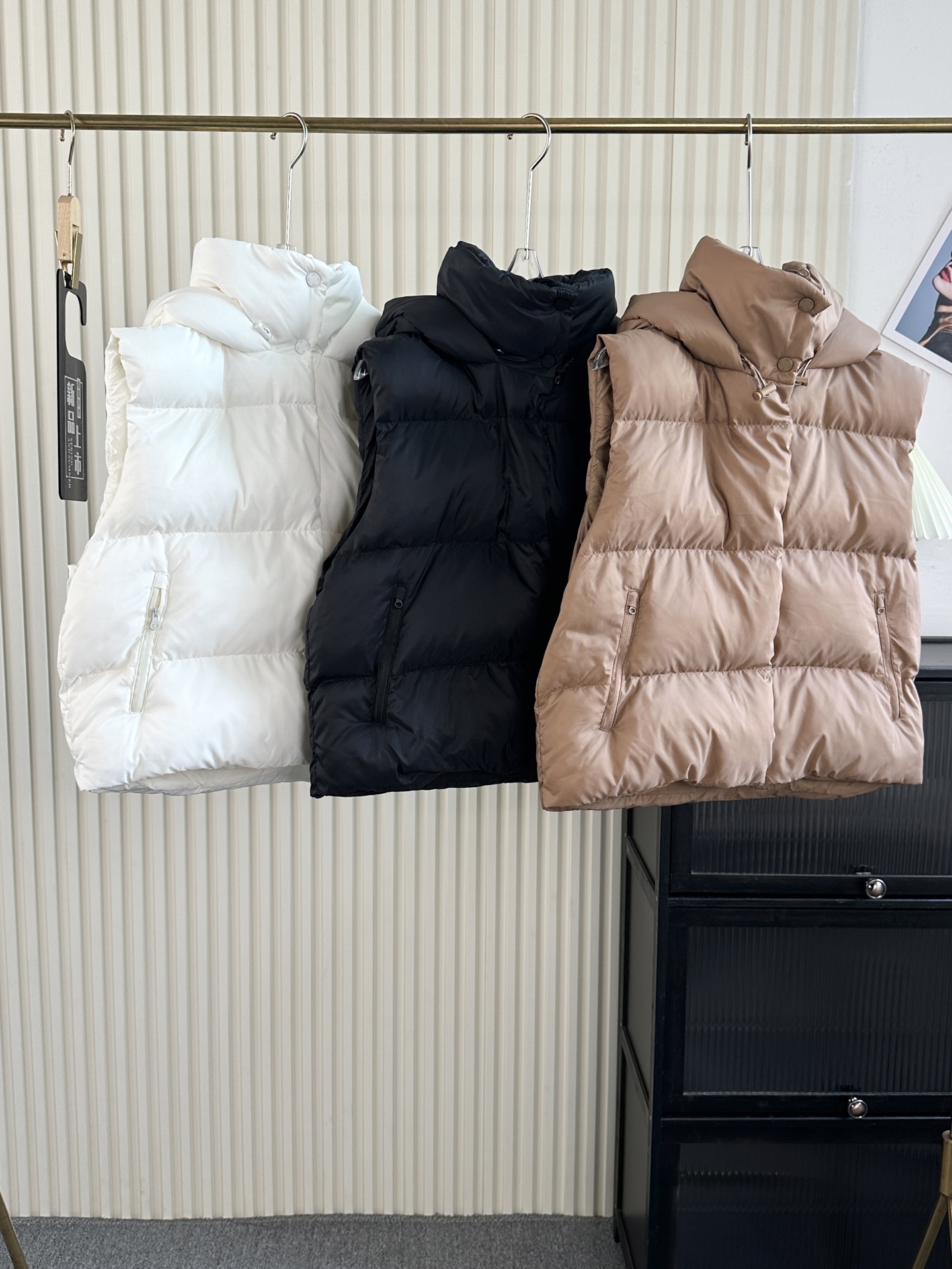 Alo jacket everyday white black and beige yoga