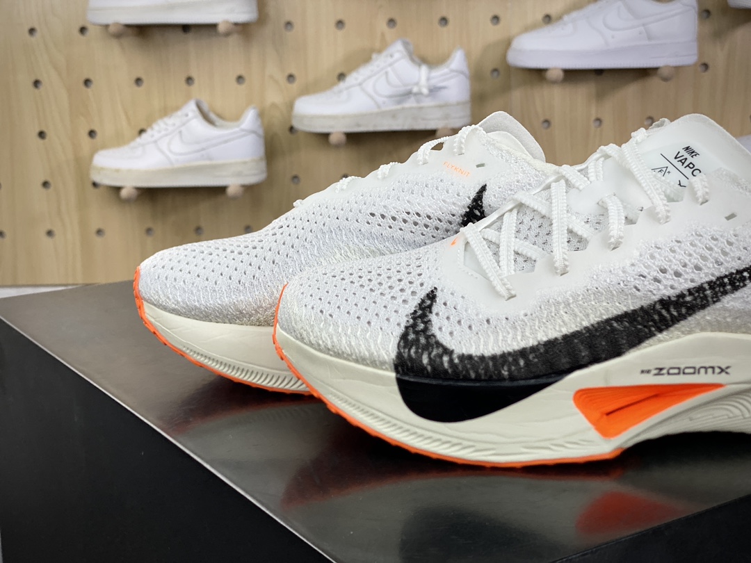 220 耐克Nike ZoomX Vaporfly Nextquot;Prototype"空气慢跑鞋“针织白黑橙”DX7957-100