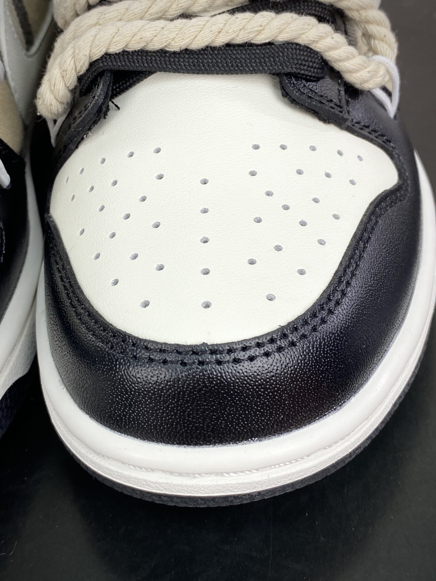 260 耐克Nike SB Dunk Low Lot"Black/Milk White"扣篮系列低帮板鞋“黑米黄苏格兰格子加粗绑绳”DD1391-100