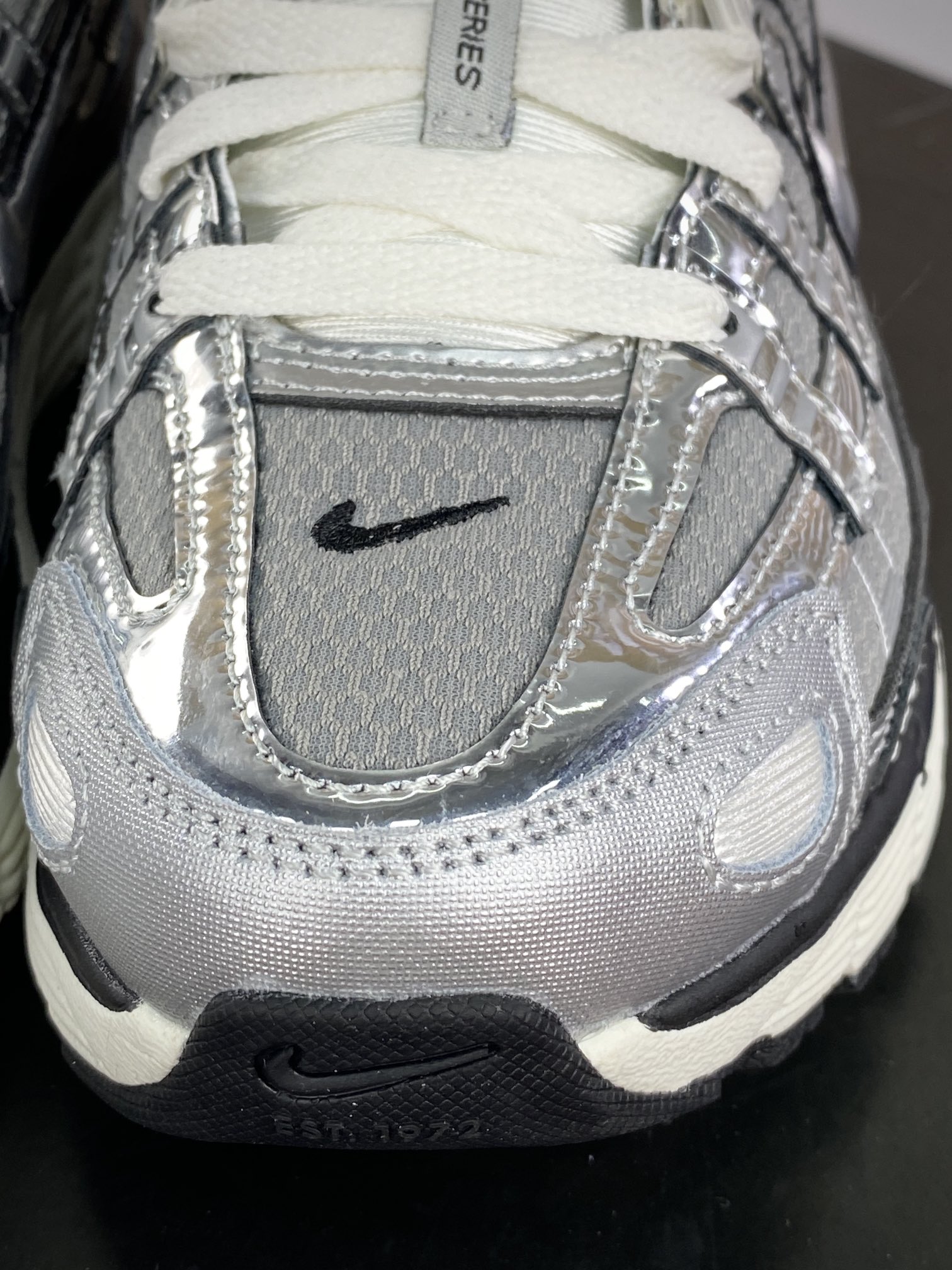 220 耐克Nike P-6000"Metallic Silver"系列低帮慢跑鞋“金属液态银黑”CN0149-001