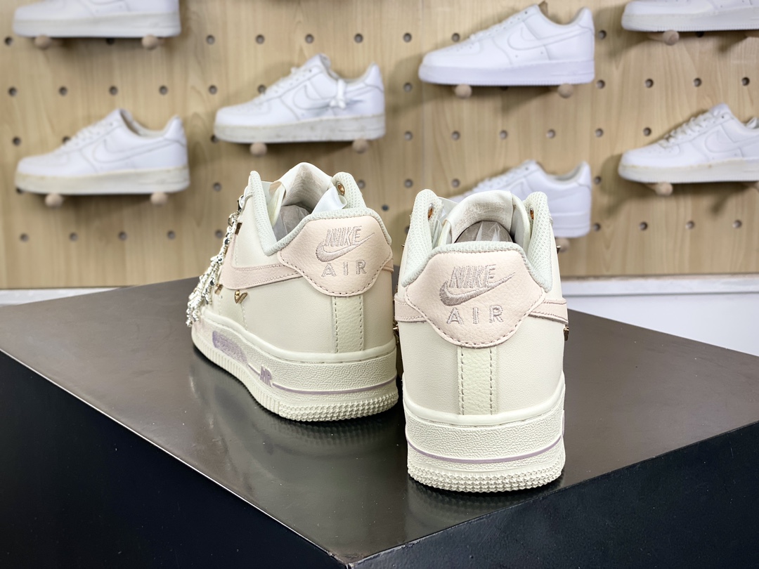 260 耐克Nike Wmns Air Force 1' 07 LX"Rose Gold"空军一号板鞋“米白粉金小四钩水晶项链”FV1122-333