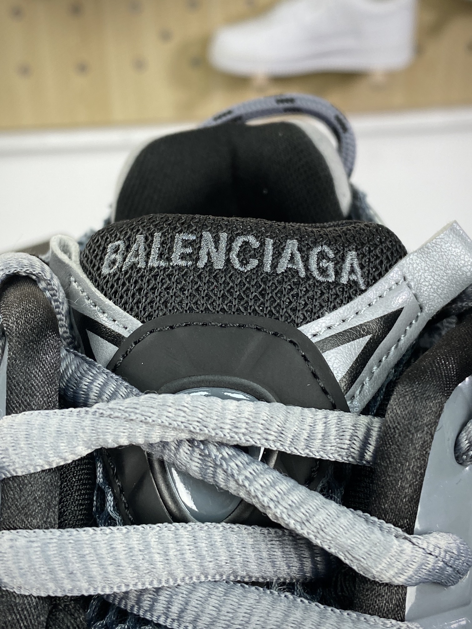 500 巴黎世家BALENCIAGA Runner Sneaker"Dark Grey/Black"慢跑鞋“解构破坏深灰黑”677402 W3RBR 1515