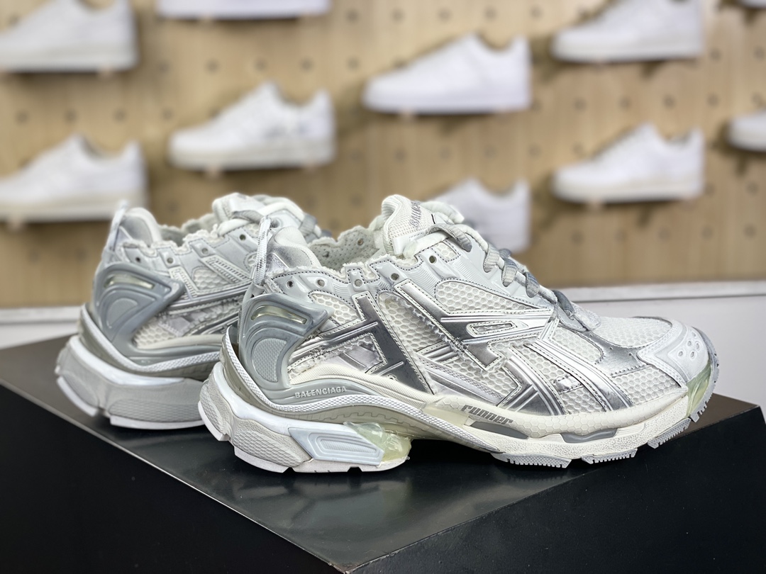 500 巴黎世家BALENCIAGA Runner Sneaker"White/Black"慢跑鞋“解构破坏全白黑LOGO”677403 W3RBL 8100