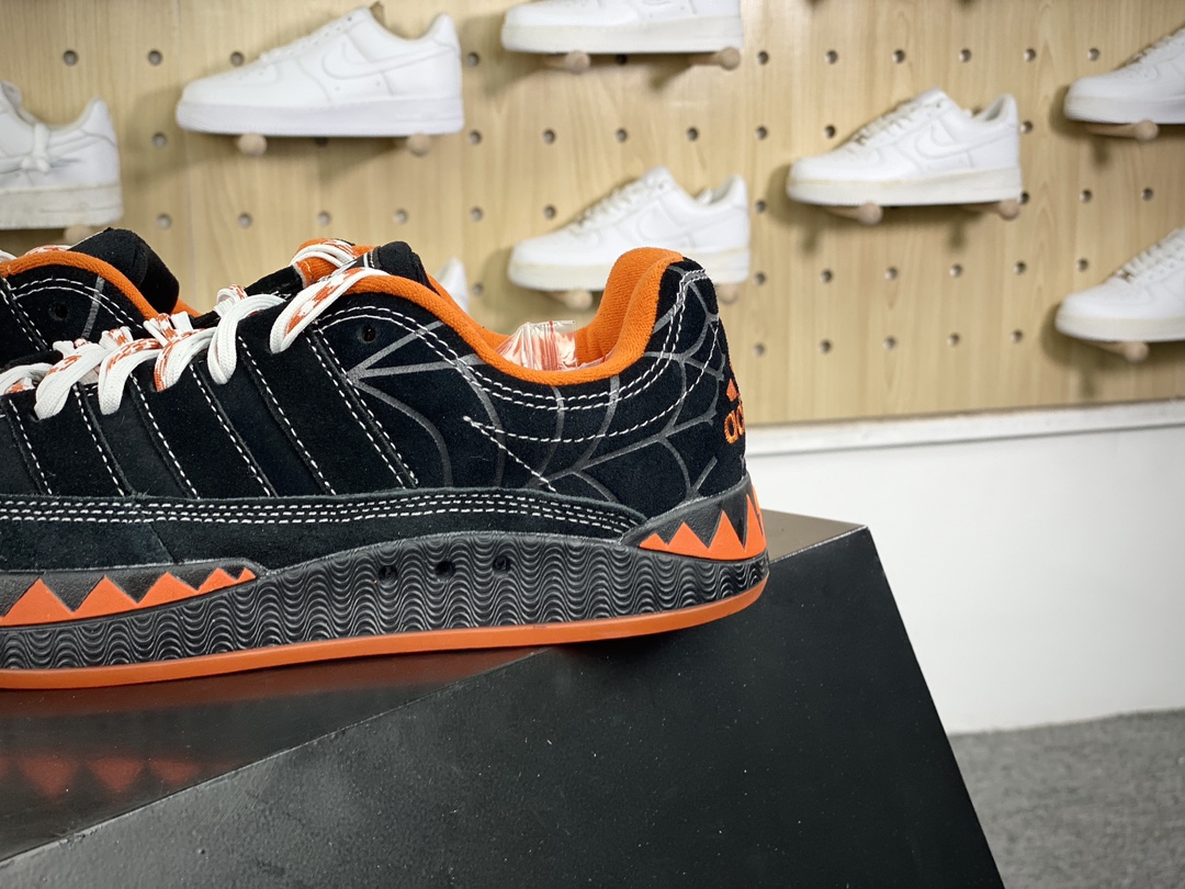 阿迪达斯Adidas Originals Adimatic Low”Halloween”复古鲨鱼面包休闲运动休闲滑板板鞋“黑橙南瓜蜘蛛网”IG4024