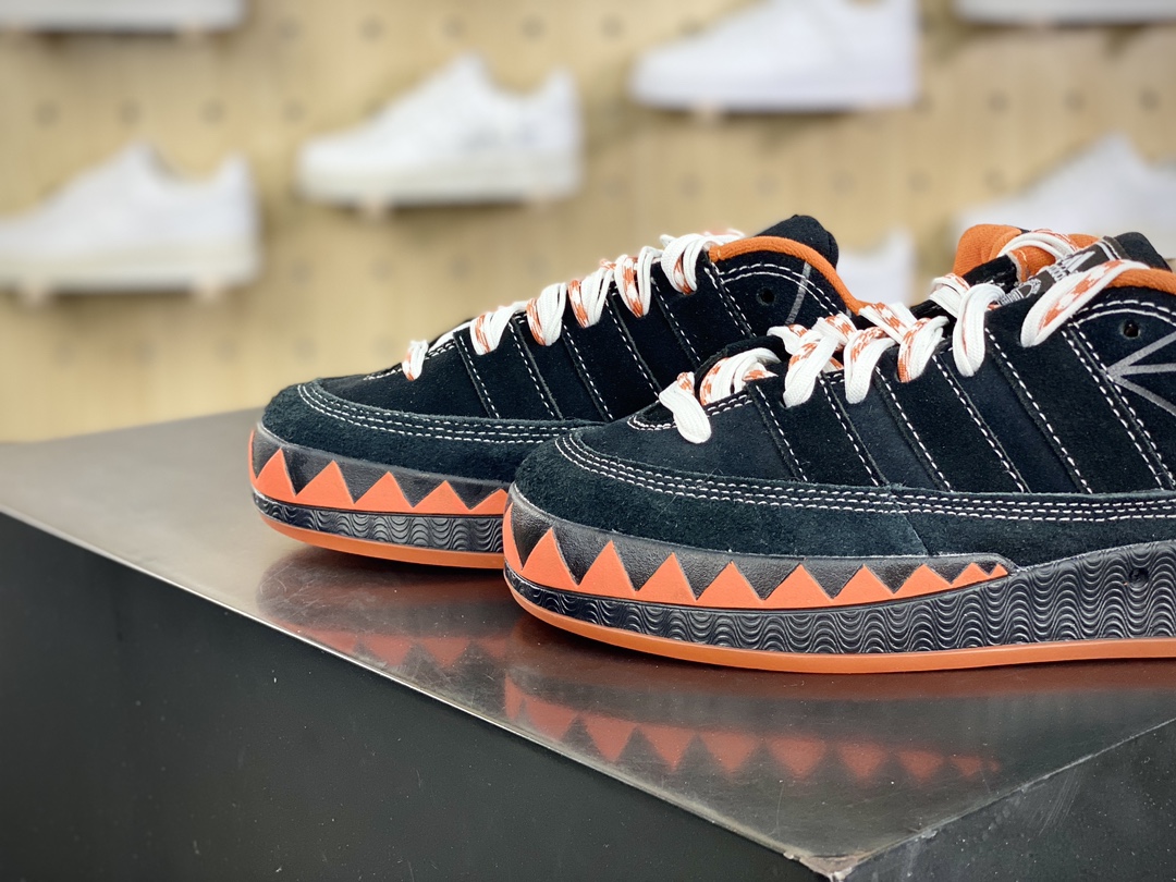 阿迪达斯Adidas Originals Adimatic Low”Halloween”复古鲨鱼面包休闲运动休闲滑板板鞋“黑橙南瓜蜘蛛网”IG4024