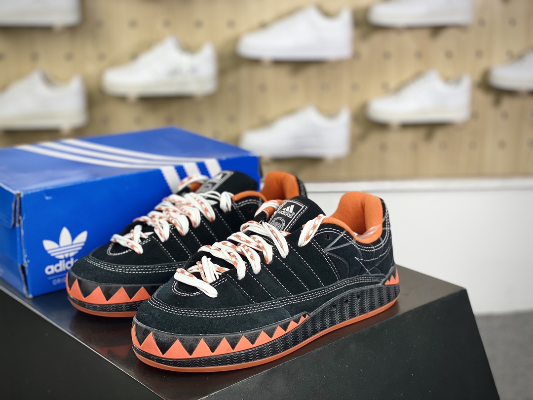 阿迪达斯Adidas Originals Adimatic Low”Halloween”复古鲨鱼面包休闲运动休闲滑板板鞋“黑橙南瓜蜘蛛网”IG4024