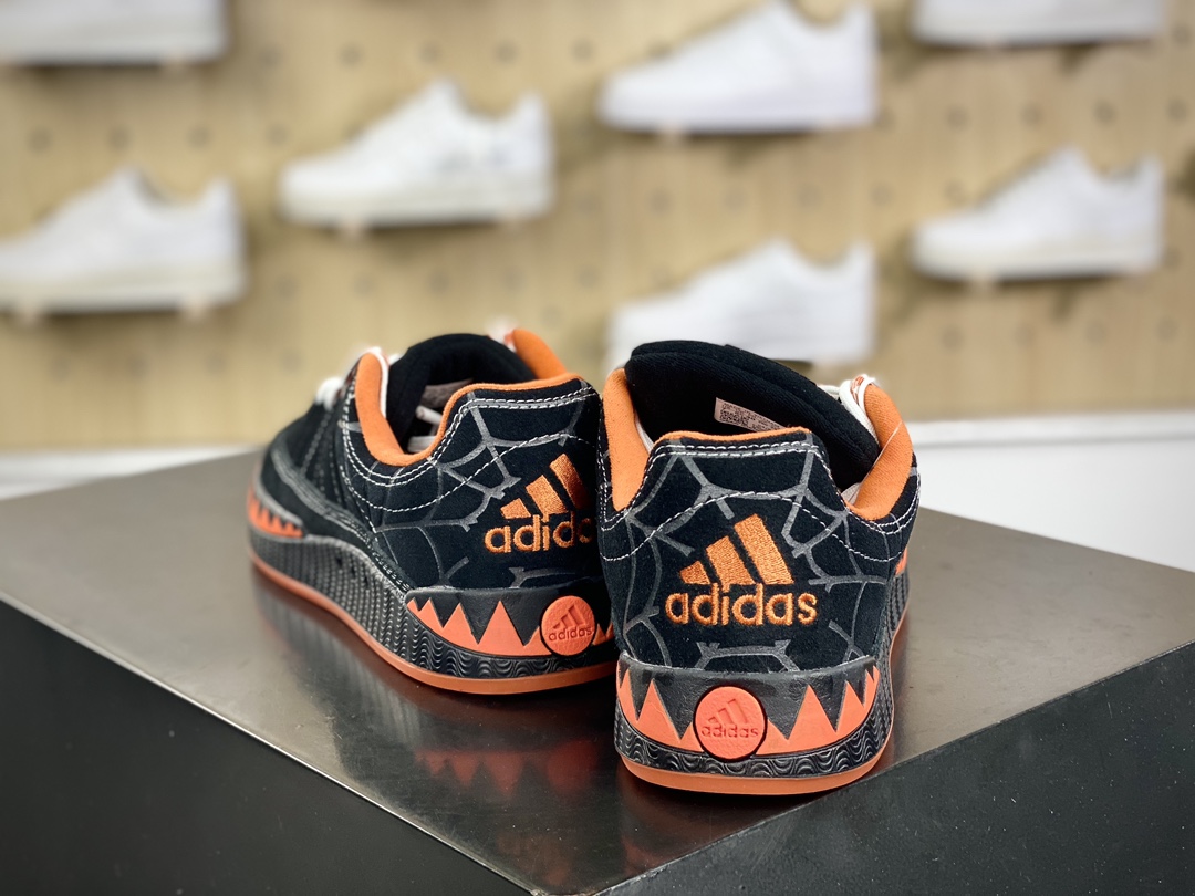 阿迪达斯Adidas Originals Adimatic Low”Halloween”复古鲨鱼面包休闲运动休闲滑板板鞋“黑橙南瓜蜘蛛网”IG4024