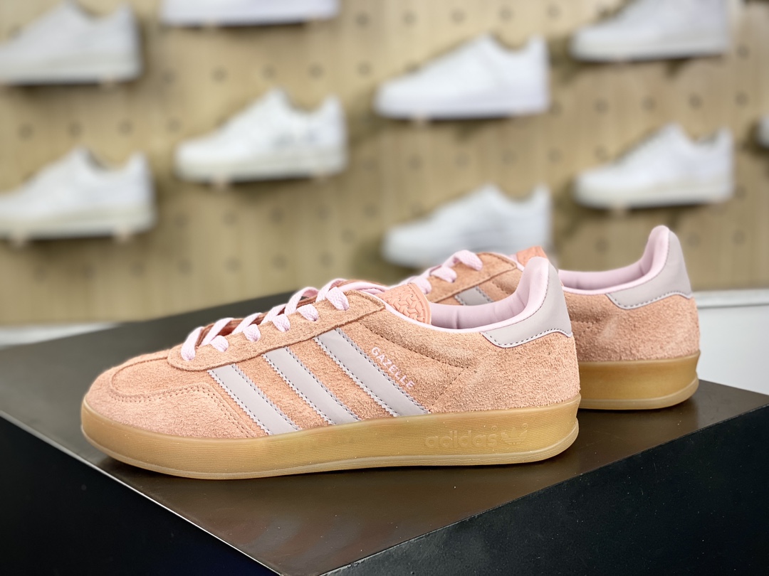 150 阿迪达斯Adidas Gazelle Indoor Trainers 羚羊内训系列低帮板鞋“翻毛肉橘粉浅灰生胶底”IE2946