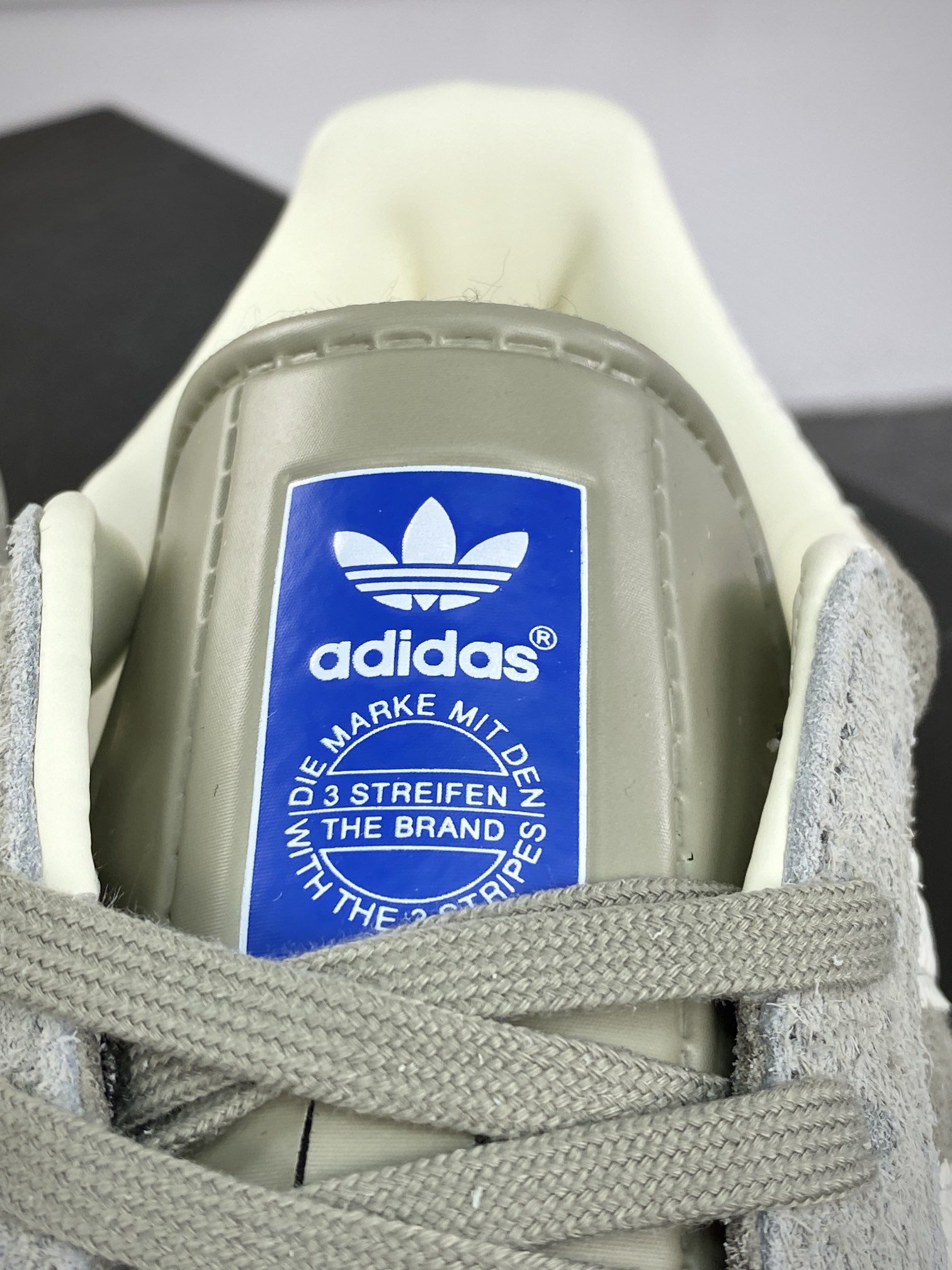 阿迪达斯Adidas Gazelle Indoor Trainers 羚羊内训板鞋“翻毛铁灰白生胶底”IF1807