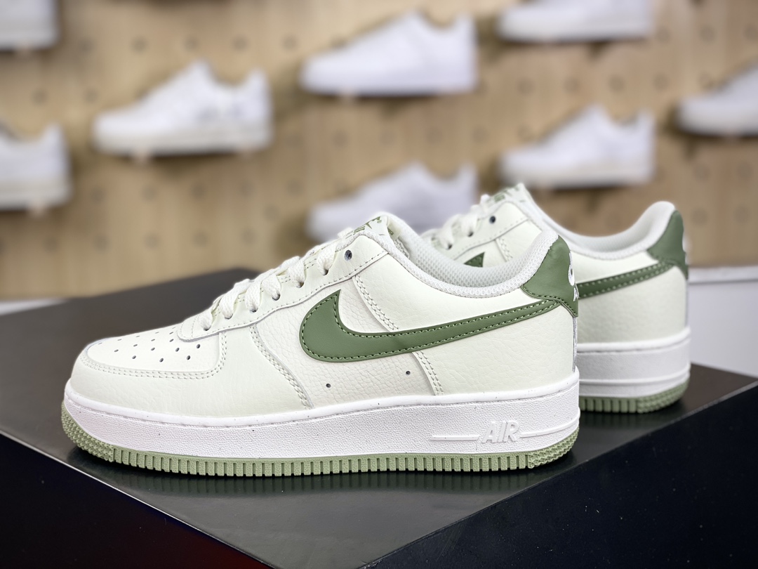 耐克Nike Wmns Air Force 1’07 Low Next Nature”Bronzine”空军一号板鞋“皮革米白绿色钩子”DV3808-106