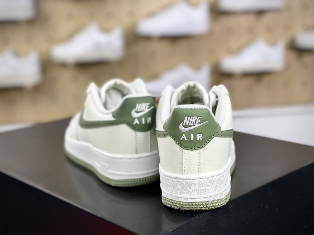 耐克Nike Wmns Air Force 1’07 Low Next Nature”Bronzine”空军一号板鞋“皮革米白绿色钩子”DV3808-106