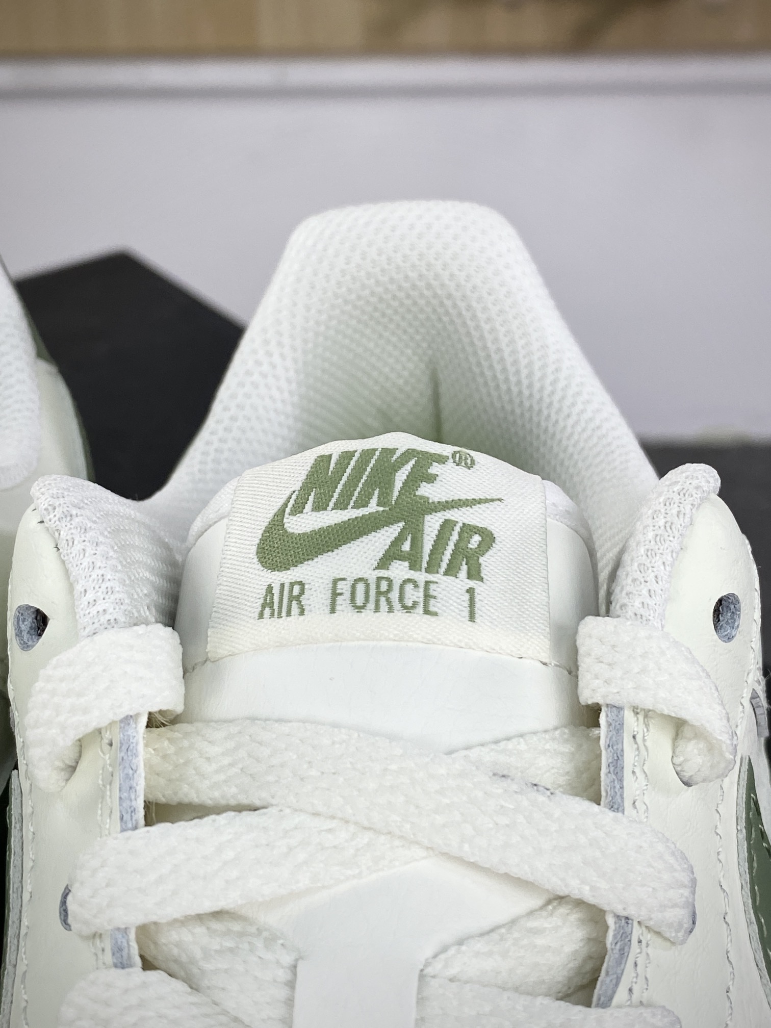 耐克Nike Wmns Air Force 1’07 Low Next Nature”Bronzine”空军一号板鞋“皮革米白绿色钩子”DV3808-106