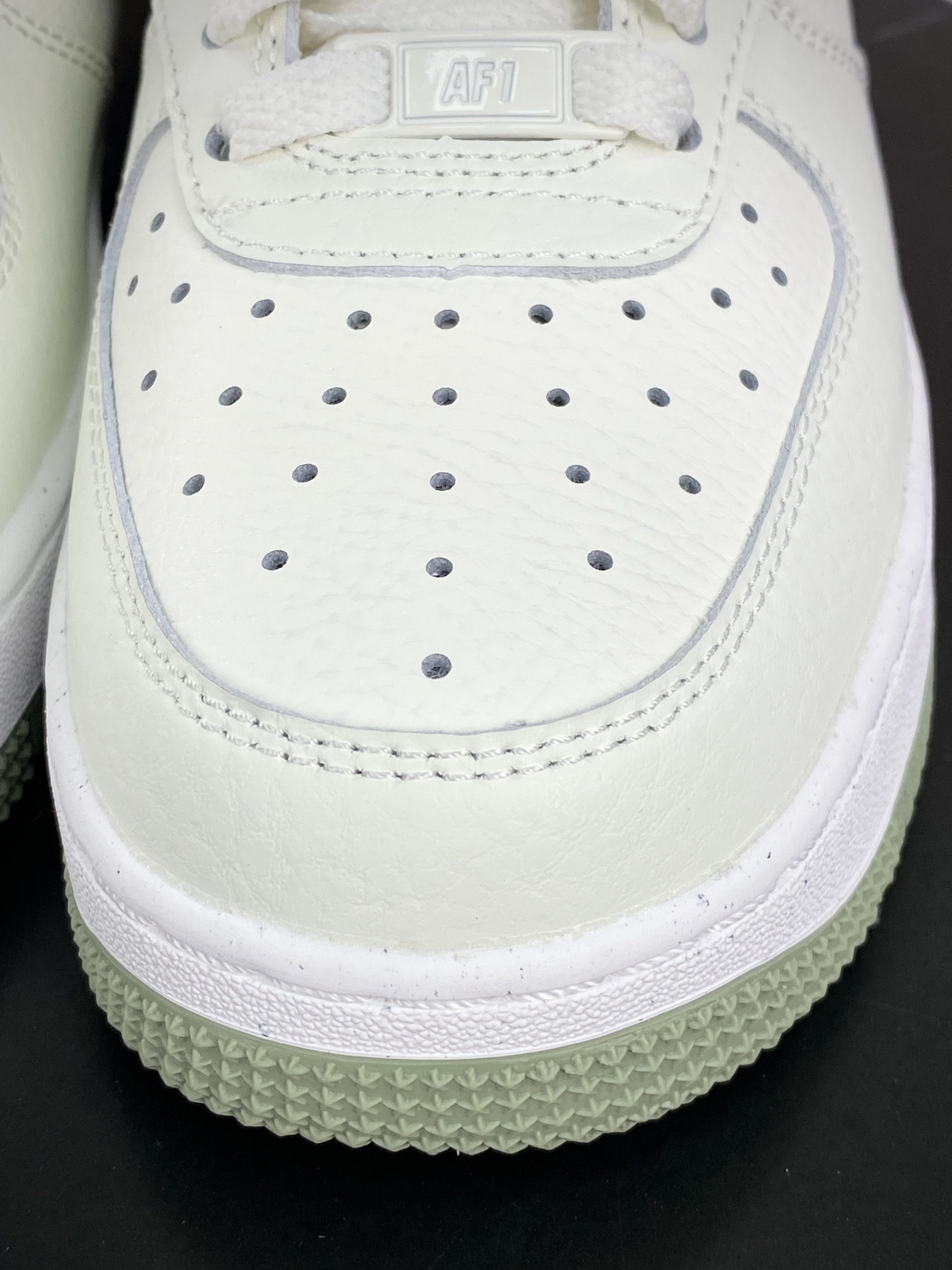 耐克Nike Wmns Air Force 1’07 Low Next Nature”Bronzine”空军一号板鞋“皮革米白绿色钩子”DV3808-106