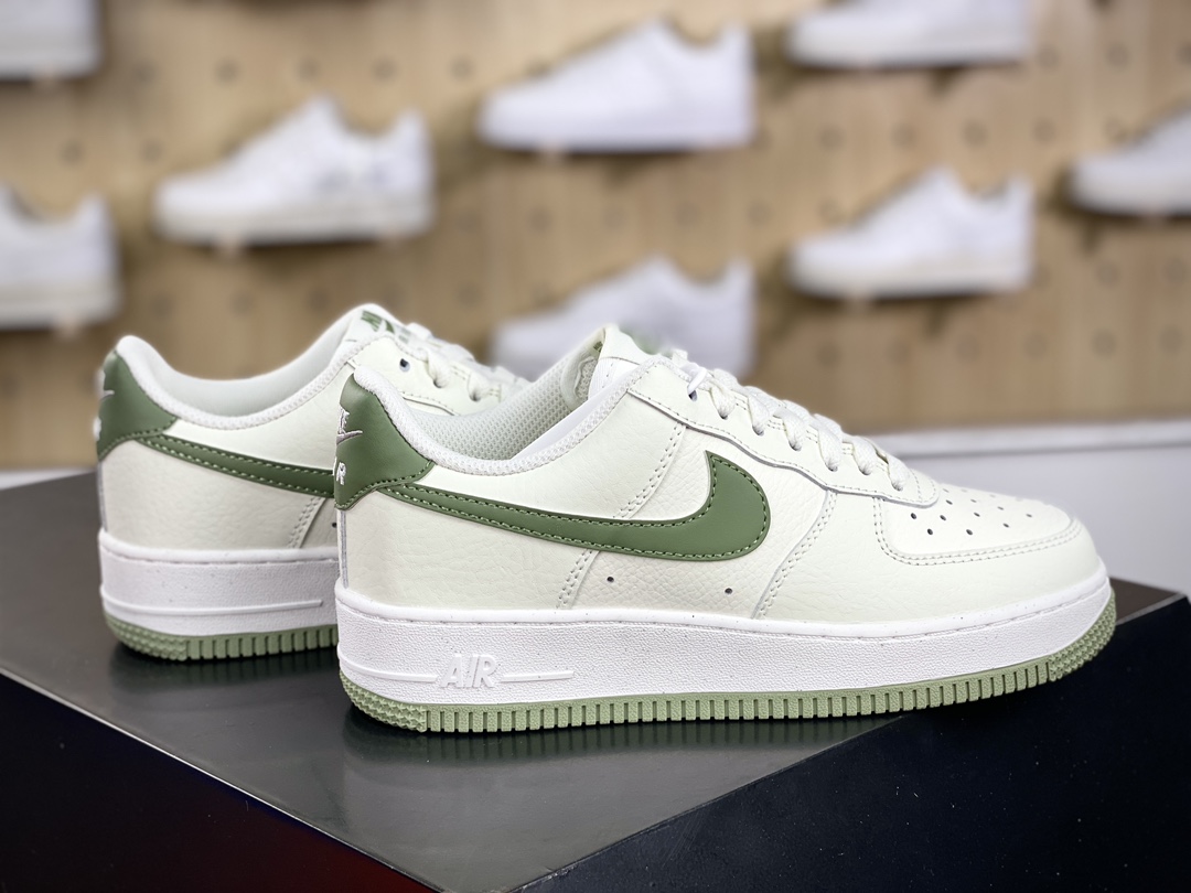 耐克Nike Wmns Air Force 1’07 Low Next Nature”Bronzine”空军一号板鞋“皮革米白绿色钩子”DV3808-106