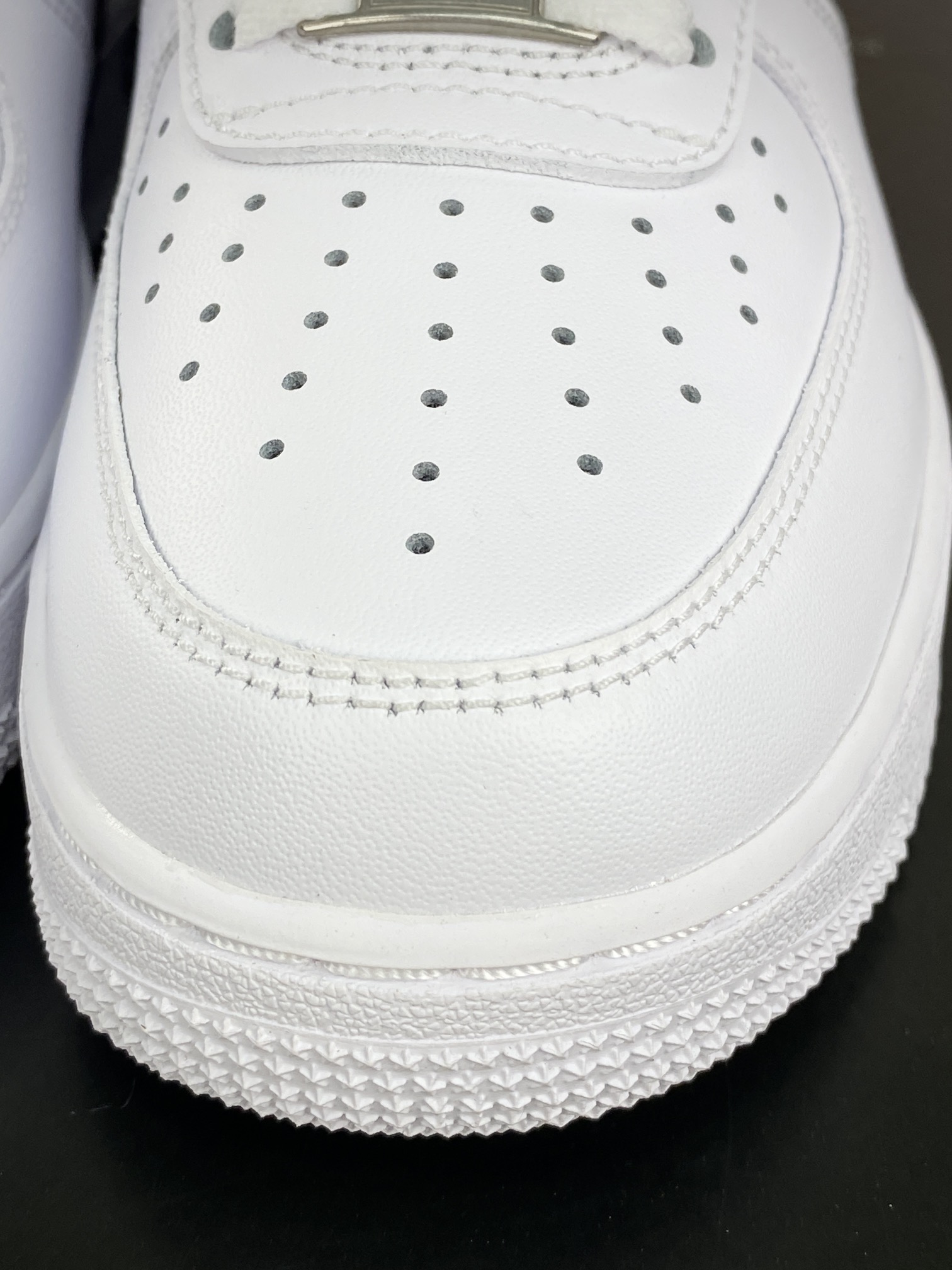 260 耐克Nike Air Force 1’07 Low空军一号系列经典低帮板鞋“皮革白涂鸦六眼”923044-100