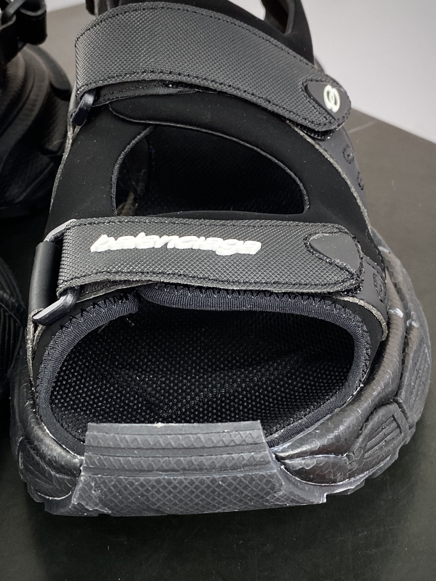 240 巴黎世家BALENCIAGA 3XL Sandals 3+系列低帮魔术贴凉鞋“全黑白LOGO”786956 W3XLT 1000