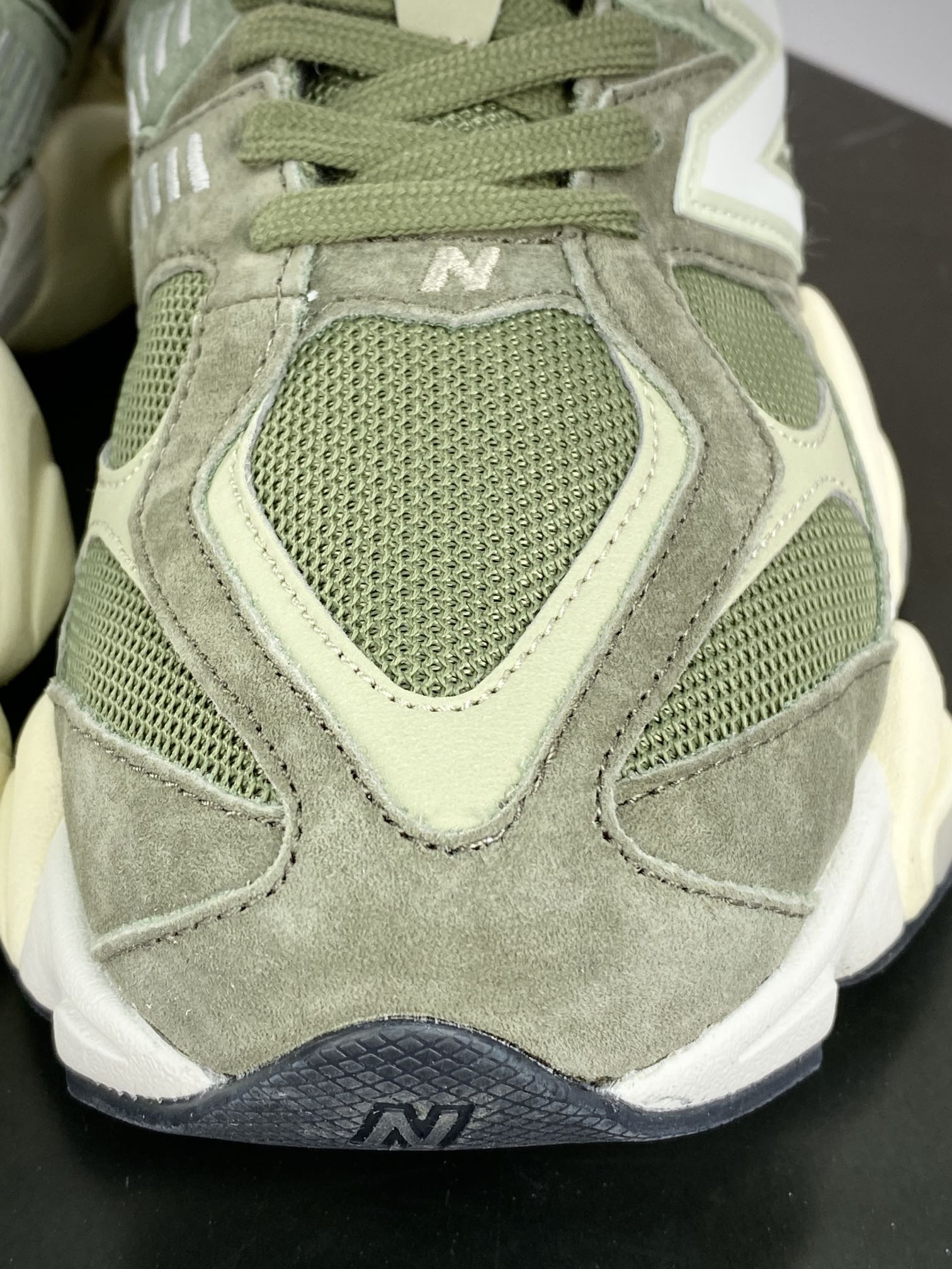 230 NB新百伦New Balance 9060"Dark Army"系列复跑步鞋“深绿军绿”U9060JGO