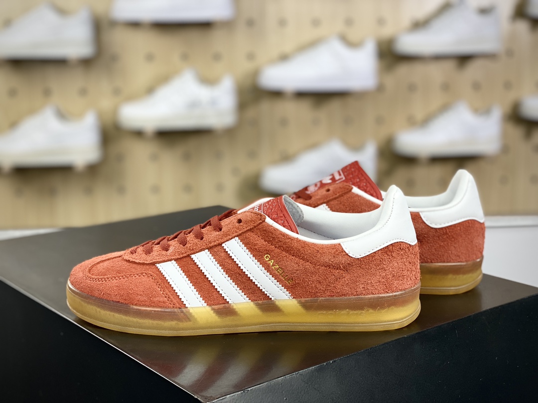 160 阿迪达斯Adidas Gazelle Indoor Trainers 板鞋“翻毛桔红白生胶底”HQ8718