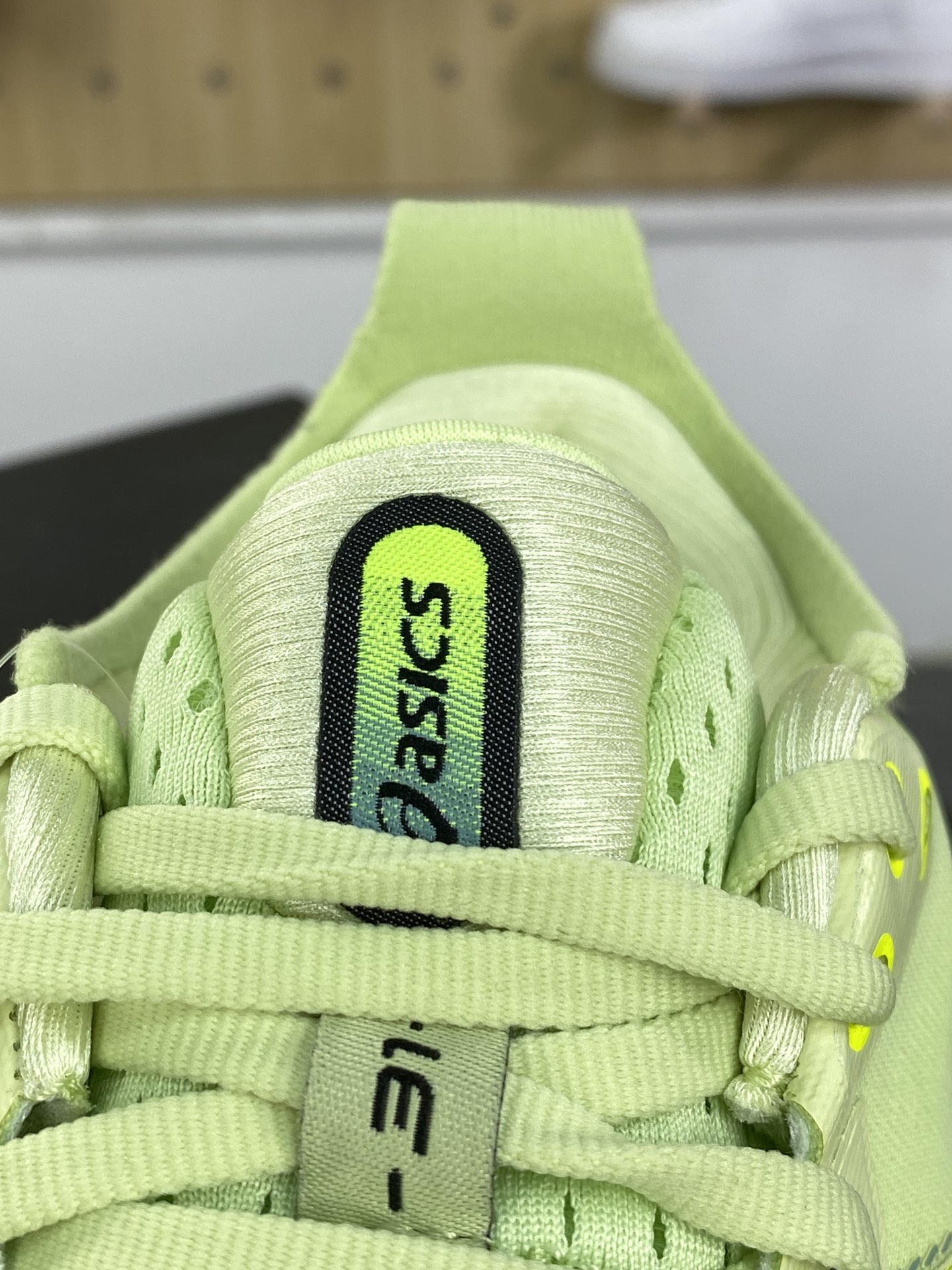 220 亚瑟士/Asics Gel-Kayano 31 卡亚诺31代低帮慢跑鞋“浅绿亮深海蓝渐变”1011B867-300