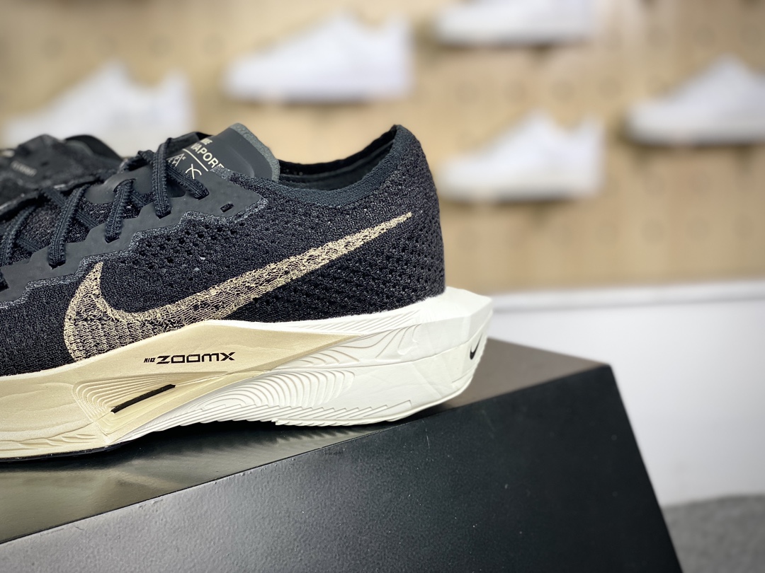 220 耐克Nike ZoomX Vaporfly Nextquot;Black Metallic Gold Grain"空气慢跑鞋“针织黑金属金渐变”DV4129-001