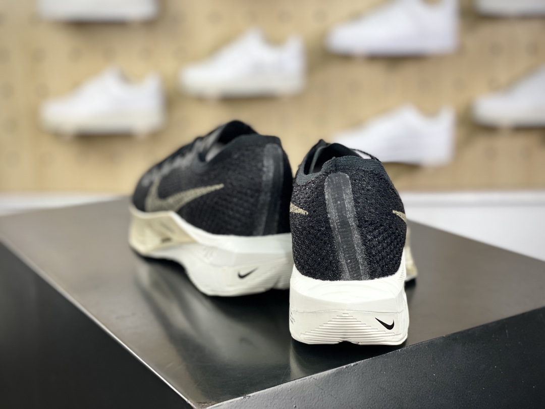 耐克Nike ZoomX Vaporfly NextBlack Metallic Gold Grain”空气慢跑鞋“针织黑金属金渐变”DV4129-001