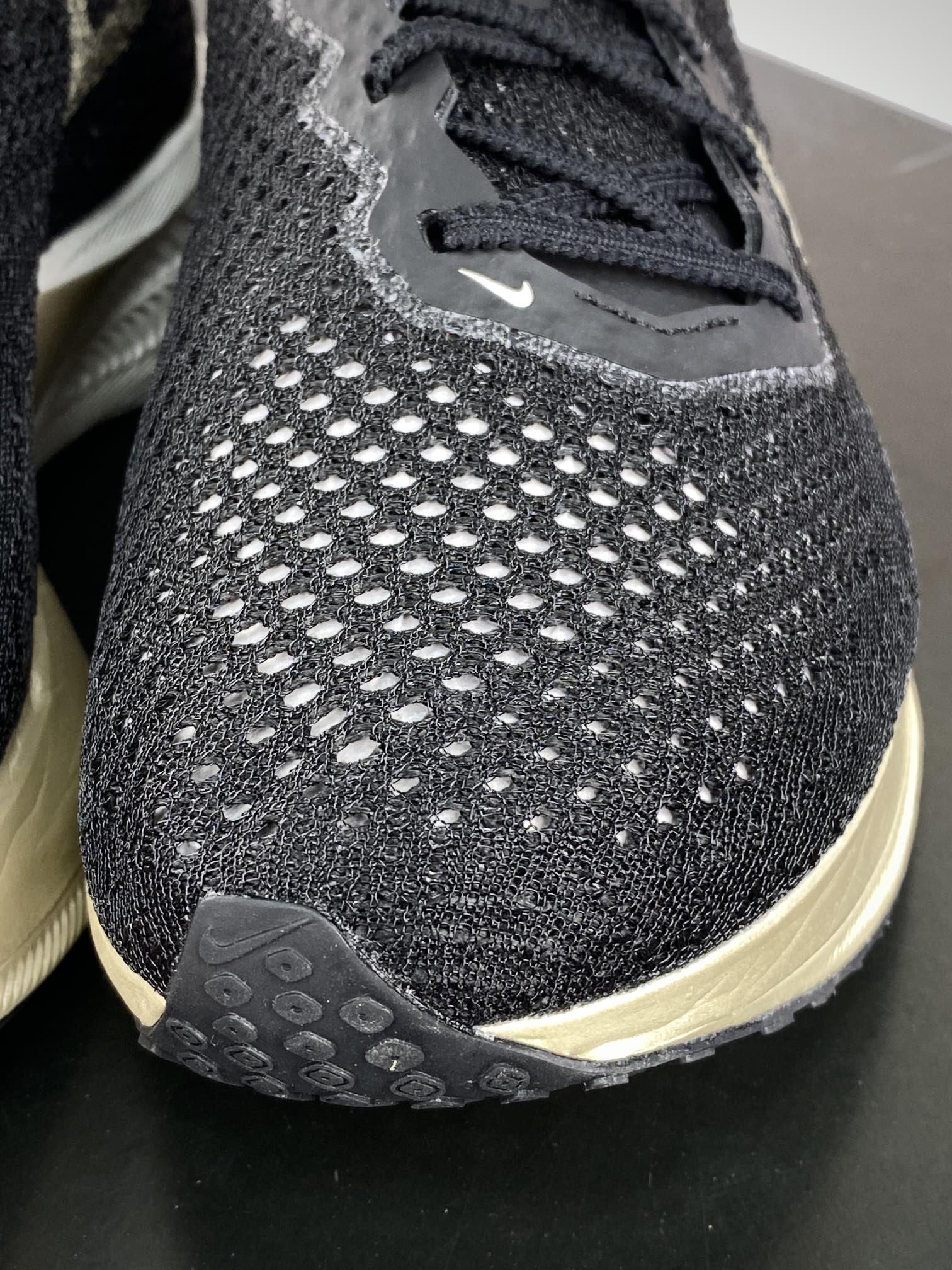 耐克Nike ZoomX Vaporfly NextBlack Metallic Gold Grain”空气慢跑鞋“针织黑金属金渐变”DV4129-001