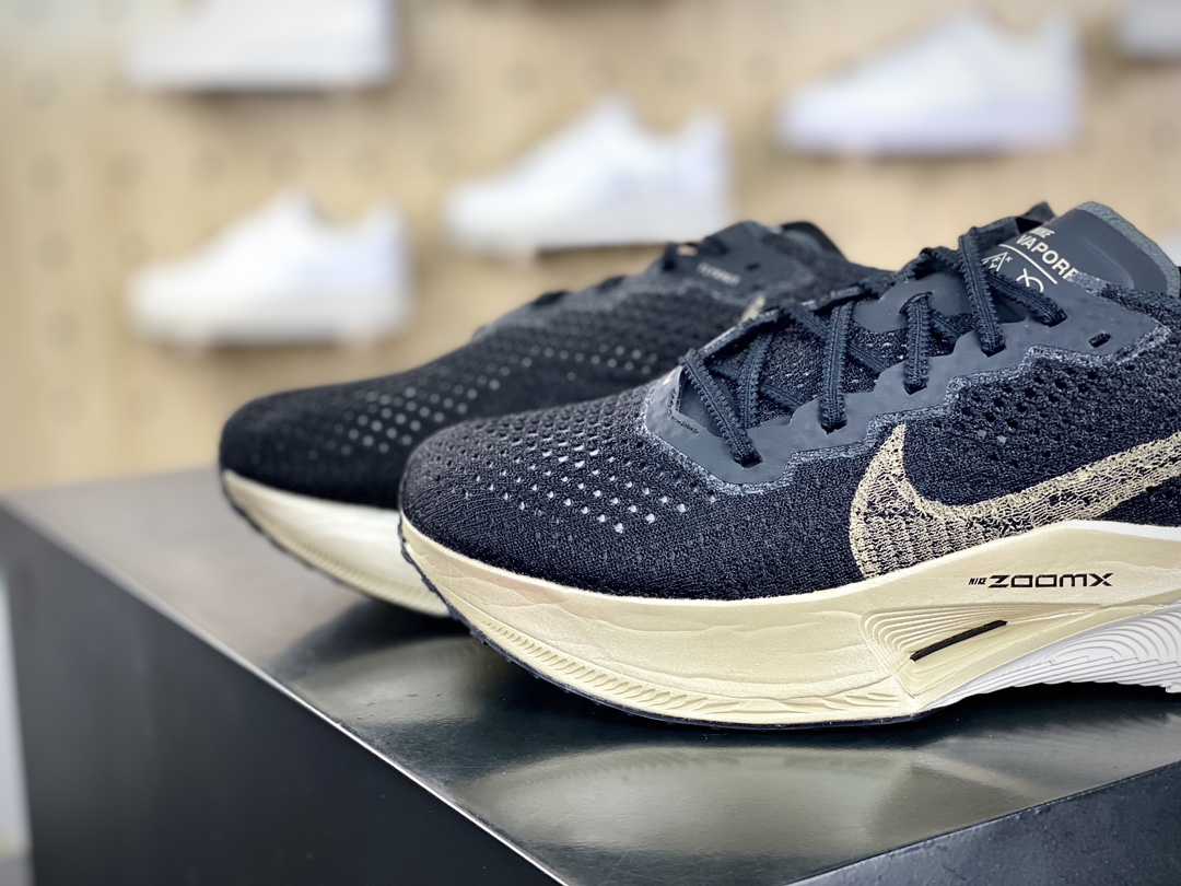 220 耐克Nike ZoomX Vaporfly Nextquot;Black Metallic Gold Grain"空气慢跑鞋“针织黑金属金渐变”DV4129-001