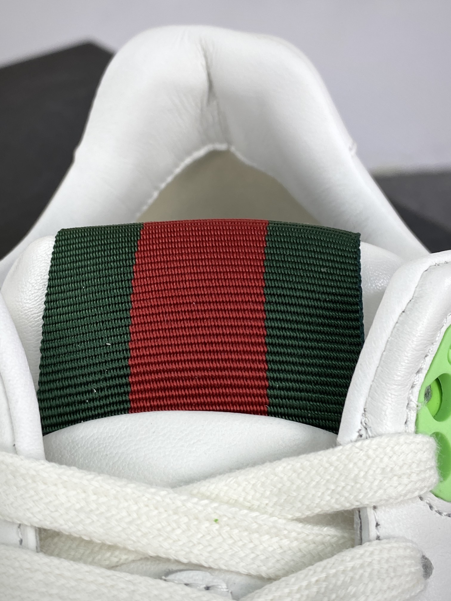 450 古驰Gucci Re-Web Leather Sneakers 系列低帮复古小白板鞋“GG布乌木棕白荧光绿红绿标牌”787476 AADHW 9571