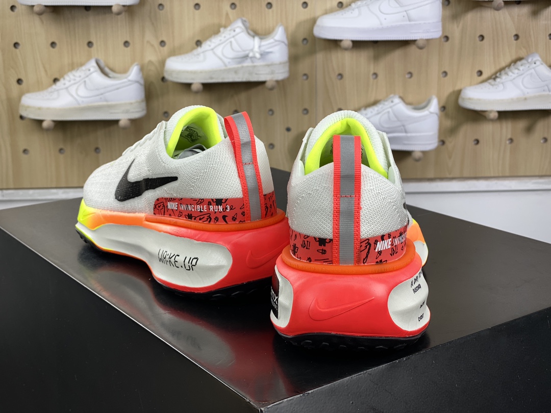 220 耐克Nike ZoomX Invincible Run Flyknit 3"White Bright Crimson"慢跑鞋“针织白黑橙荧光绿渐变”HF4915-100