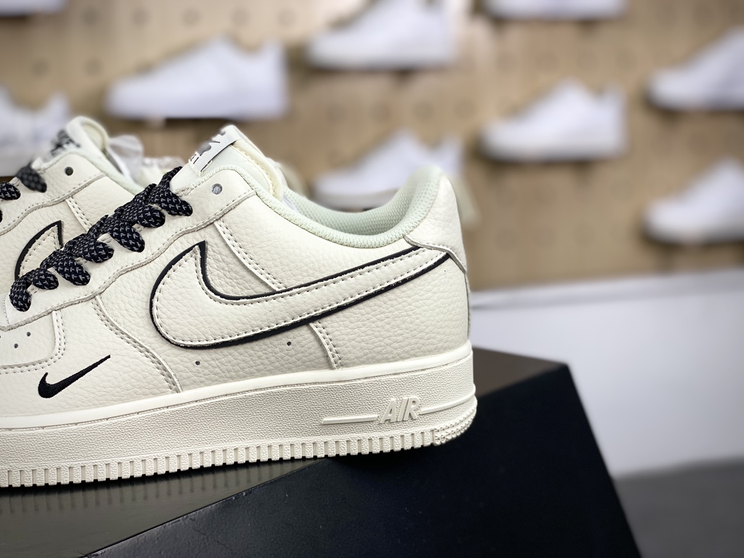 240 耐克Nike Air Force 1'07 Low"Beige/Black/Mini Swoosh"空军一号板鞋“米白黑叠钩小钩满天星”MJ0319-021