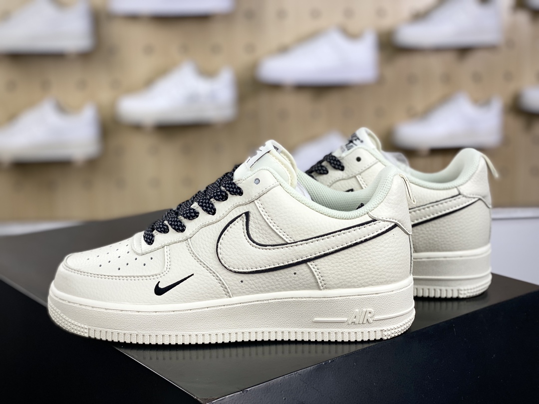 240 耐克Nike Air Force 1'07 Low"Beige/Black/Mini Swoosh"空军一号板鞋“米白黑叠钩小钩满天星”MJ0319-021