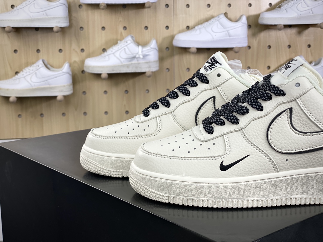 240 耐克Nike Air Force 1'07 Low"Beige/Black/Mini Swoosh"空军一号板鞋“米白黑叠钩小钩满天星”MJ0319-021