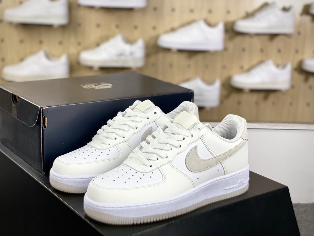 耐克Nike Air Force 1 ’07 Low”Summit White”空军一号低帮板鞋“皮革帆布浅灰钩子”FN5832-100