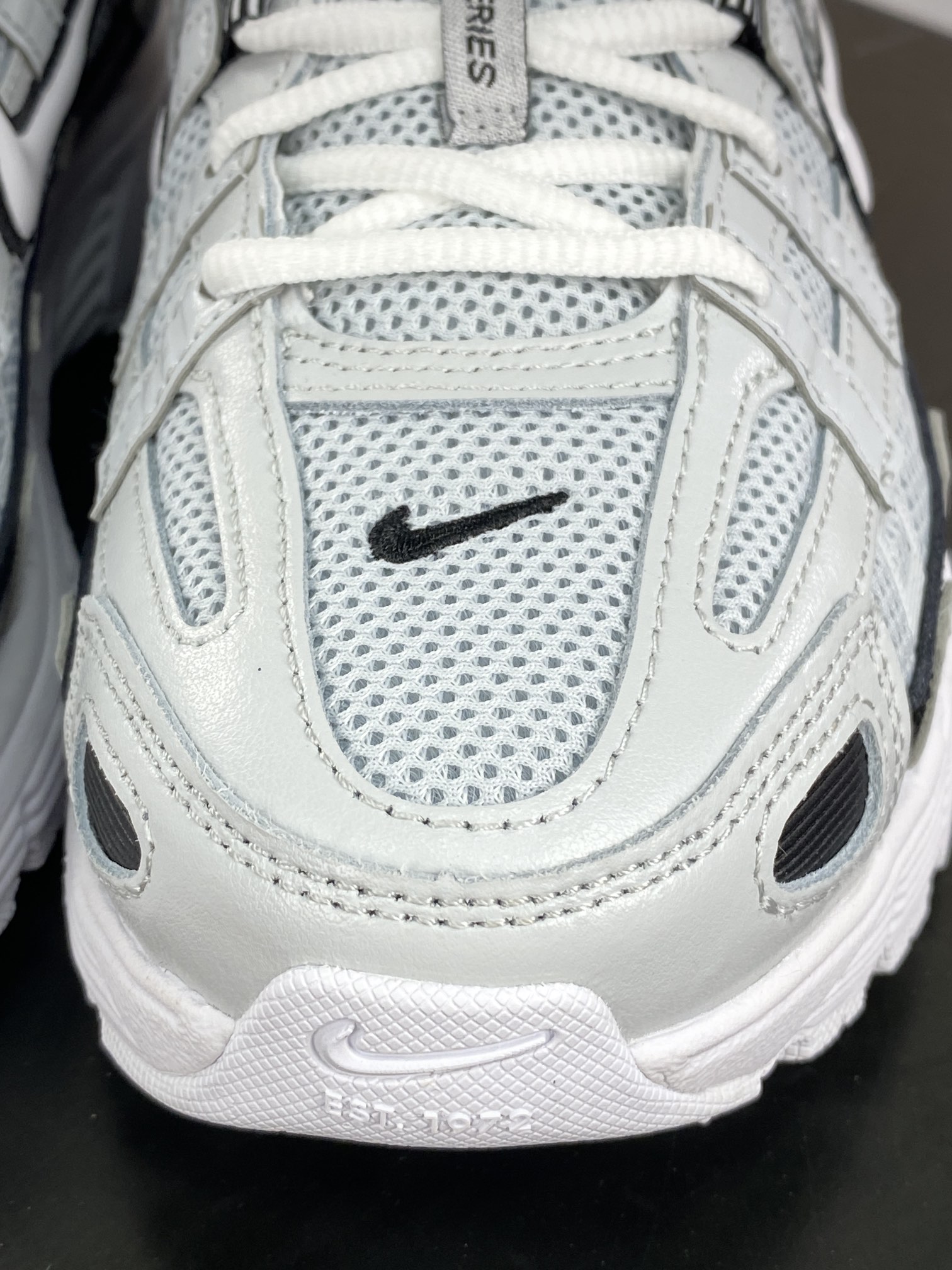 220 耐克Nike P-6000"Pure Platinum"系列低帮复古慢跑鞋“白灰银黑”CD6404-006