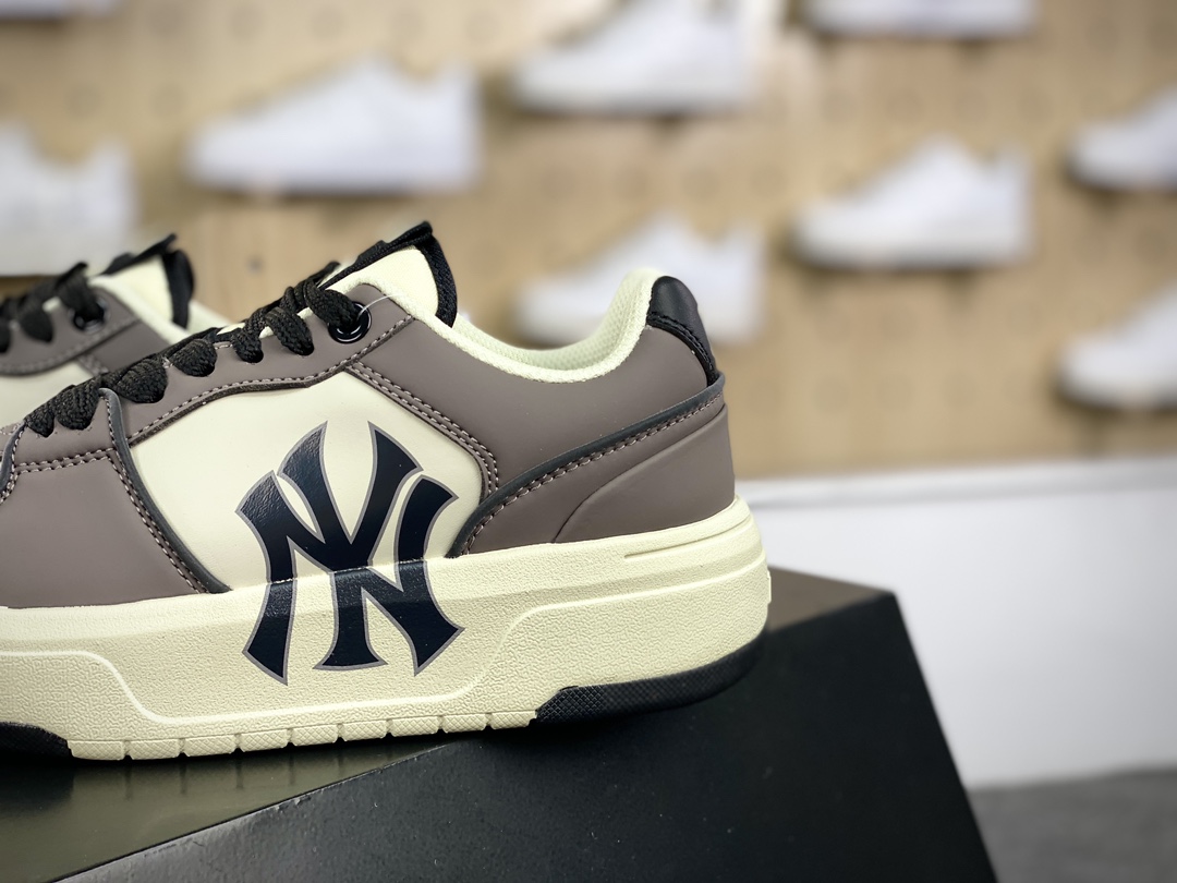 New York Yankees x MLB Chunky Liner Low 学长鞋系列低帮慢跑鞋“碳灰米白黑NY印花反光边”3ASXCLB3N-50CGS