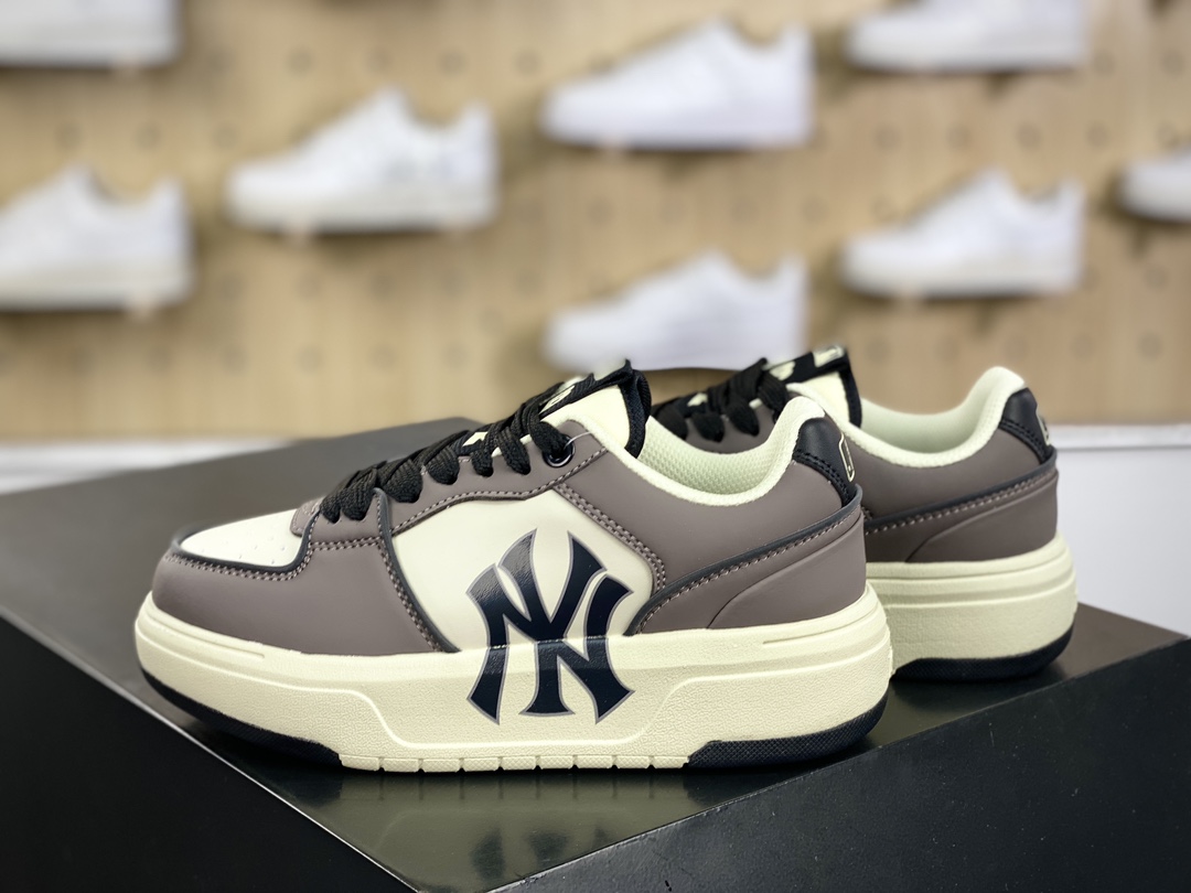 New York Yankees x MLB Chunky Liner Low 学长鞋系列低帮慢跑鞋“碳灰米白黑NY印花反光边”3ASXCLB3N-50CGS