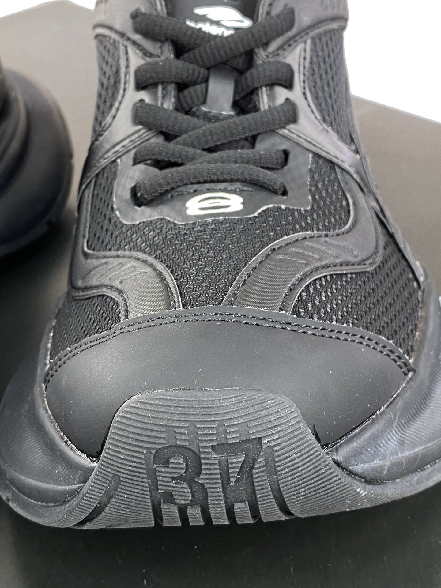 360 巴黎世家BALENCIAGA Circuit Sneakers 环道系列低帮慢跑鞋“网织武士黑白LOGO”793944 WFLGY 1000