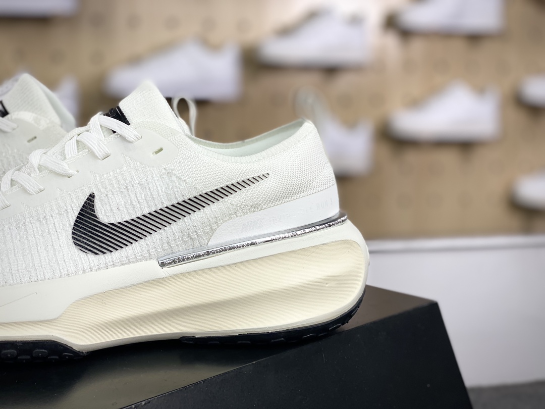 200 耐克Nike ZoomX Invincible Run Flyknit 3"White Black Sliver"慢跑鞋“针织白黑银”DR2660-102